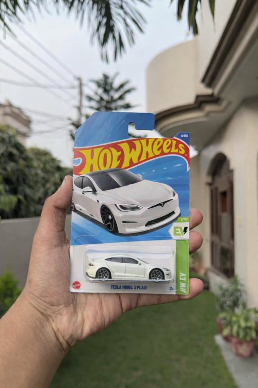 ഹോട്ട് വീൽസ് ടെസ്ല മോഡൽ എസ് പ്ലെയ്ഡ് - വെള്ള (HW EV സീരീസ്)